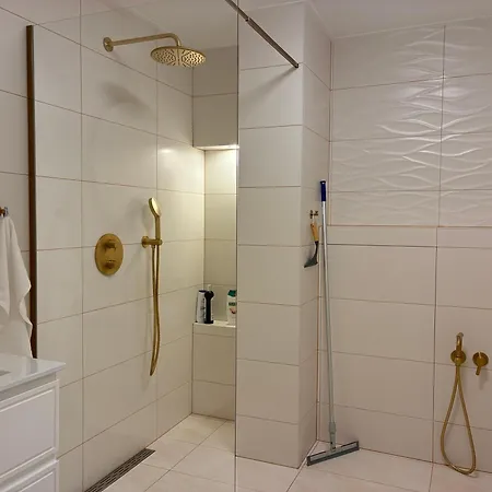 Stylish & Bright Artpartment- Family -friendly アパート ハープサル